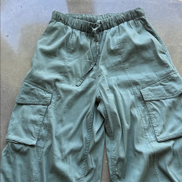 Lululemon Lightweight Adjustable Mid-Rise Cargo Pant - Picture 7 of 10